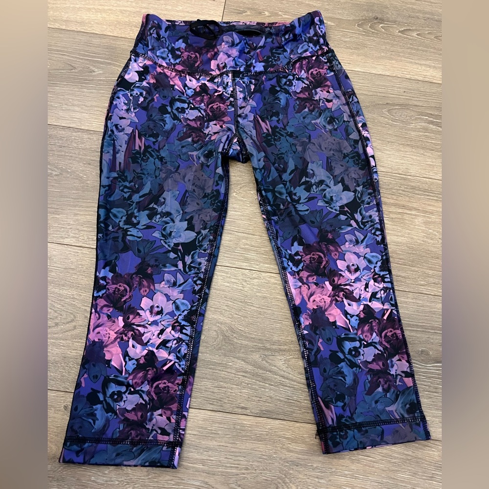 Danskin Now Floral Capri Leggings